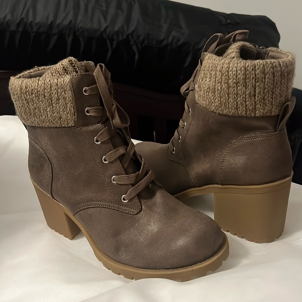 Sz 11 women’s block hell boots